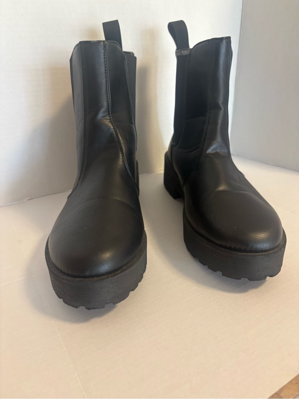 Women's Black Platform Chelsea Boots - Sleek Pull-On Design